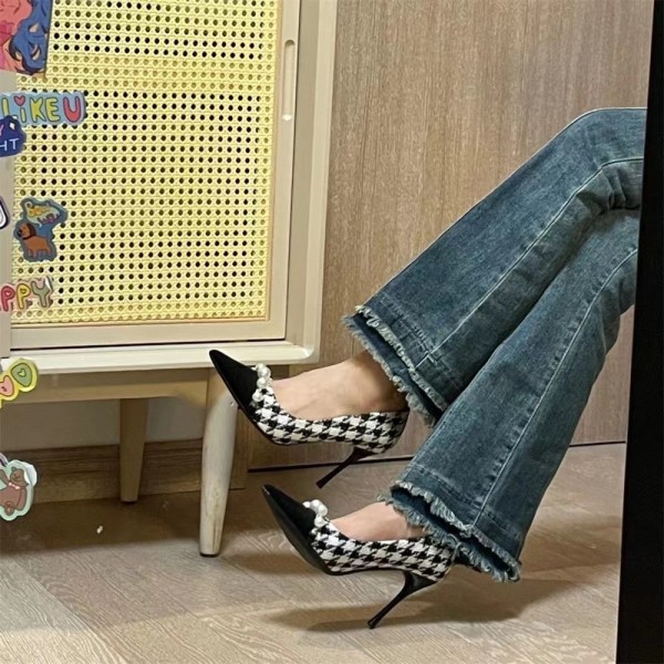 Women Fashion Plus Size Houndstooth Pearl Chain Tip Toe Pumps